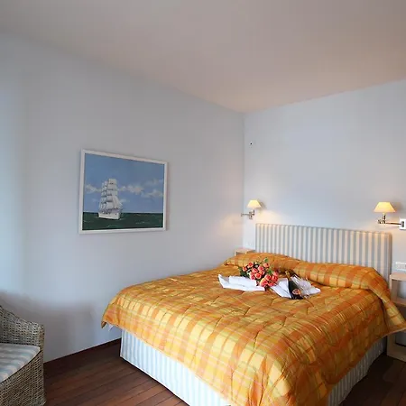 Sleeps 2 Pool Appartement Musso